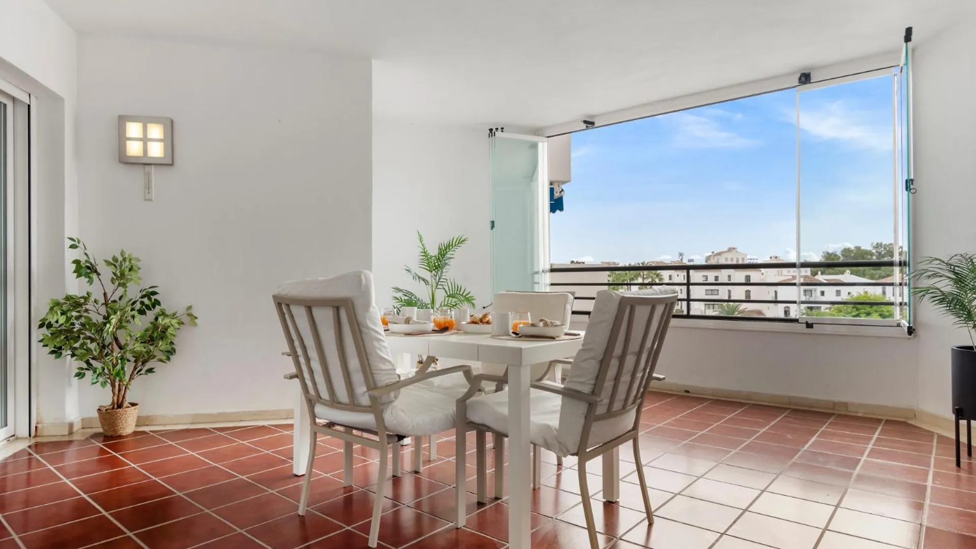 Cozy Beach Apartment At Best Location Marbella