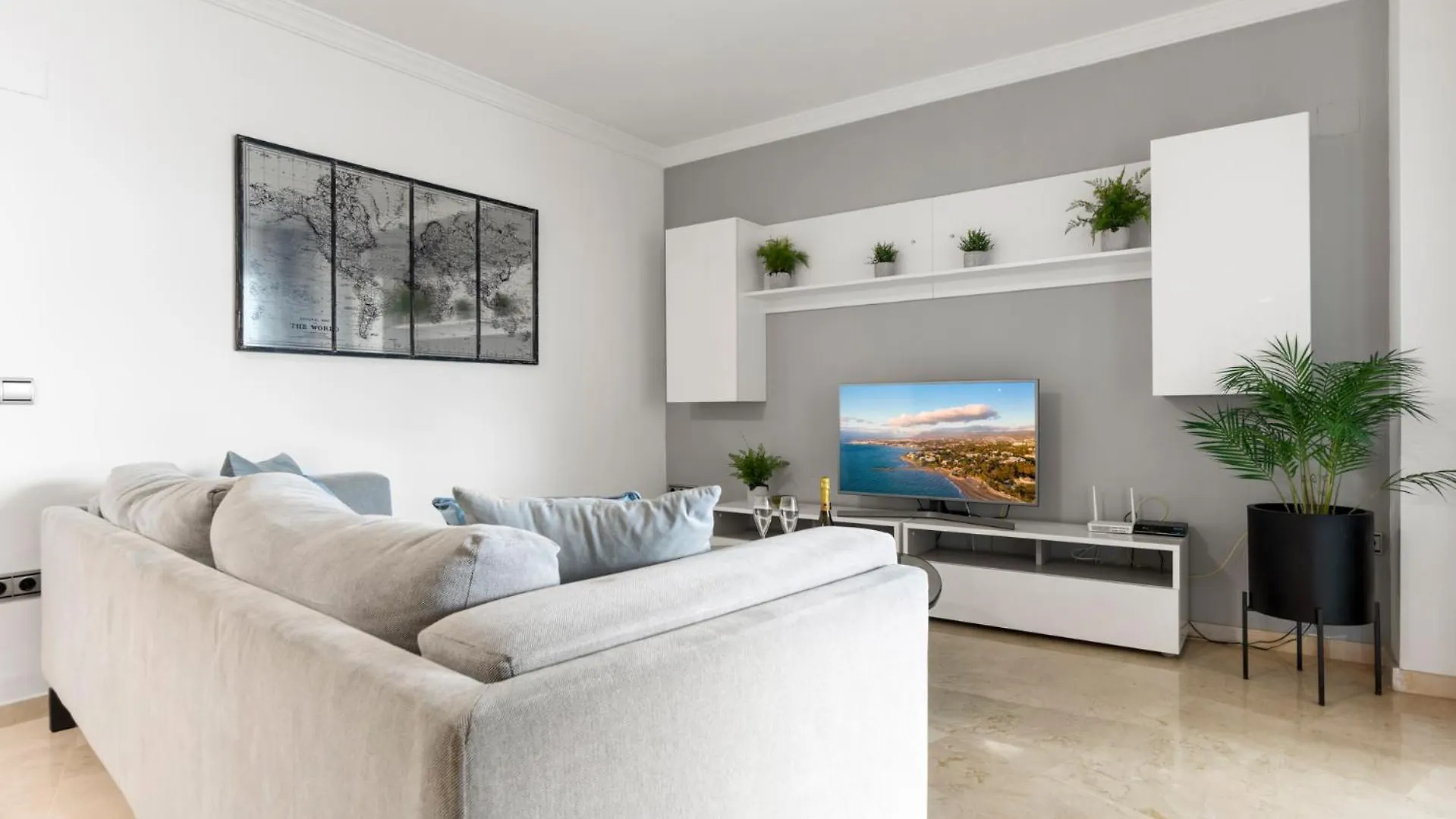 Cozy Beach Apartment At Best Location Marbella